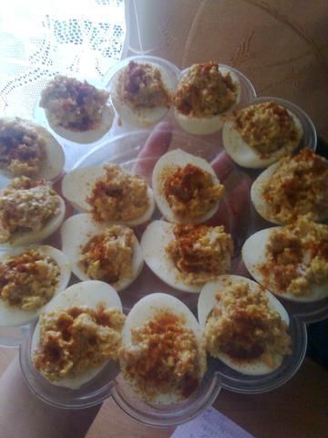 Jaja faszerowane tuńczykiem Jaja faszerowane tuńczykiem