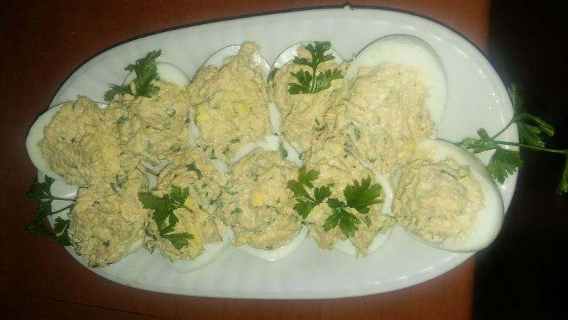 Jaja faszerowane tuńczykiem