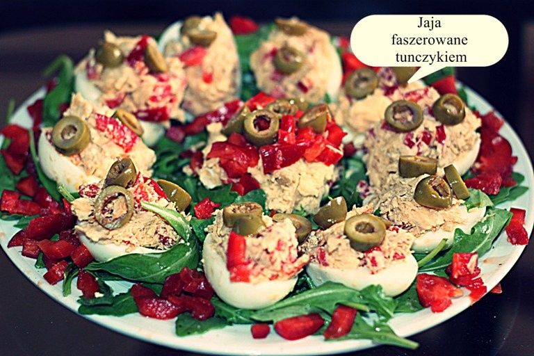 Jaja faszerowane tuńczykiem Jaja faszerowane tuńczykiem