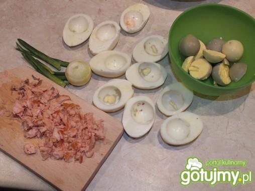 Jaja faszerowane z wędzonym łososiem