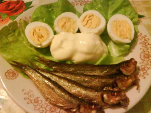 Jaja perliczki z wędzonymi szprotkami Jaja perliczki z wędzonymi szprotkami