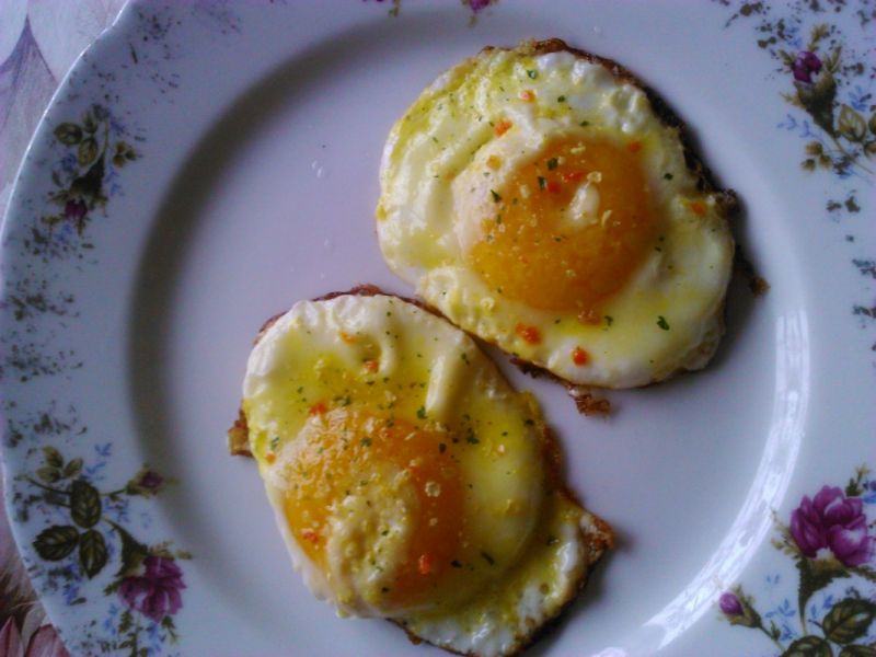 Jaja sadzone na maśle