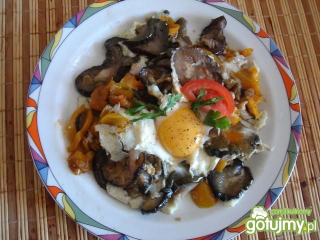 Jaja sadzone na warzywach Jaja sadzone na warzywach