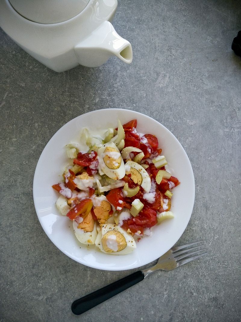 jaja w sosie kefirowo chrzanowym