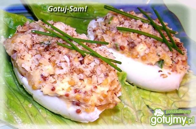 Jaja z masą orzechową.