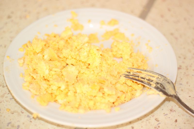Jajeczka faszerowane ze śledziem i ogórkiem