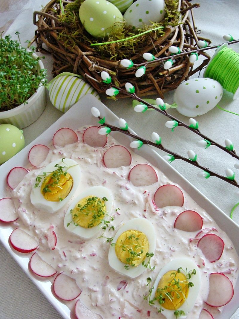 Jajeczka w rzodkiewkowym sosie 