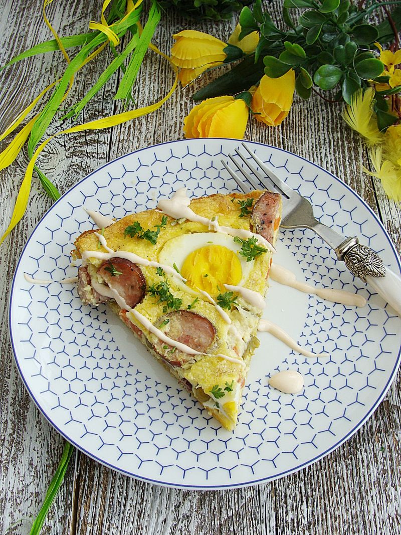 Jajeczna tarta z kiełbasą