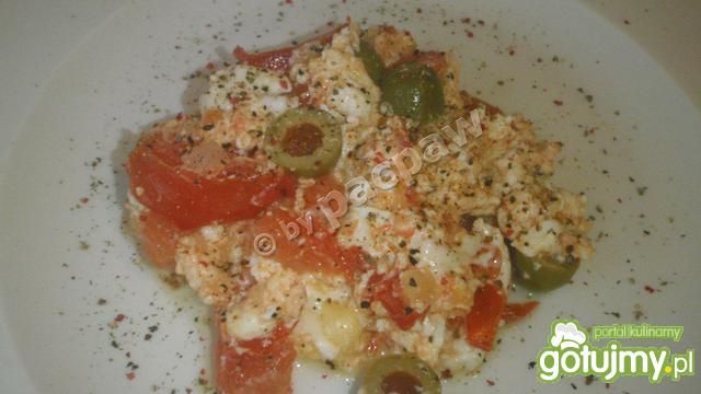 Jajecznica białkowa z pomidorami  Jajecznica białkowa z pomidorami