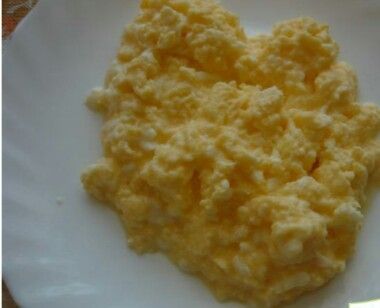 Jajecznica czosnkowa