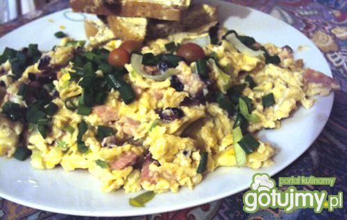 Jajecznica, czyli czyścimy lodówkę Jajecznica, czyli czyścimy lodówkę