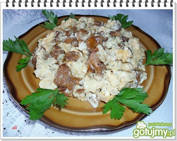 Jajecznica Eli z kurkami 