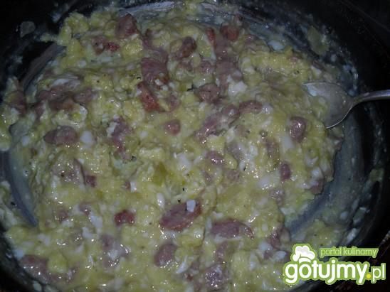 Jajecznica na cebuli i kiełbasie Jajecznica na cebuli i kiełbasie