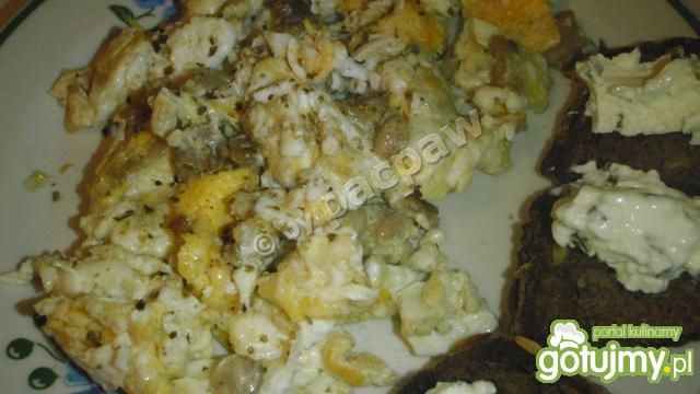 Jajecznica na kaczej skórze z jabłkiem Jajecznica na kaczej skórze z jabłkiem