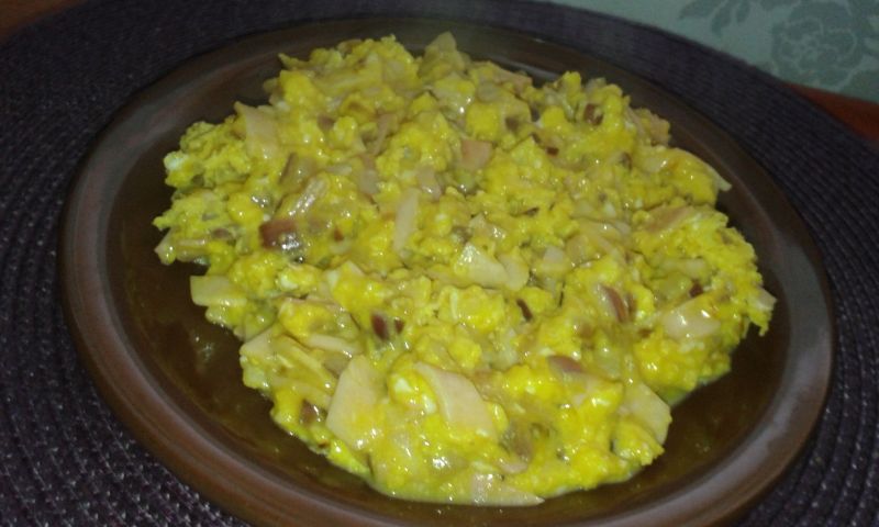 Jajecznica na śniadanie zrobiona przez mojego męża Jajecznica na śniadanie zrobiona przez mojego męża