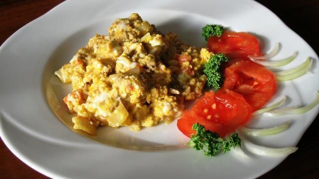 Jajecznica na pomidorach- melanż smaków Jajecznica na pomidorach- melanż smaków