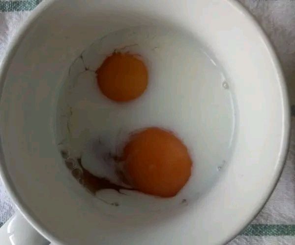 Jajecznica na sałacie