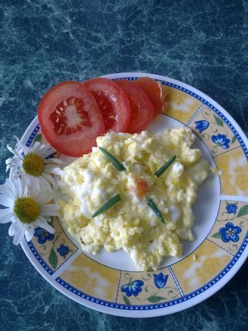 Jajecznica na śmietance