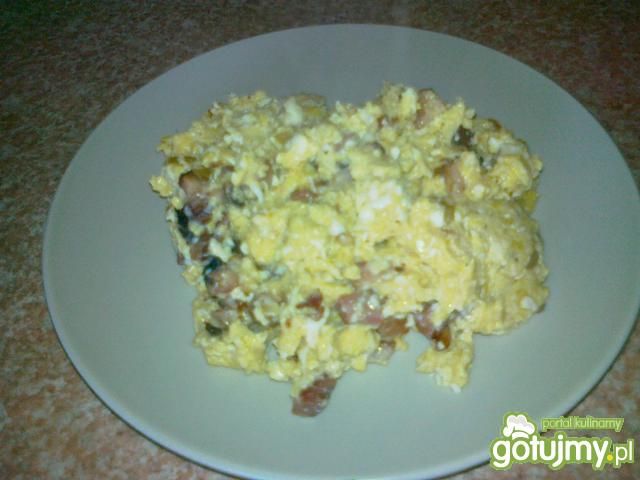 Jajecznica na swojskim boczku 