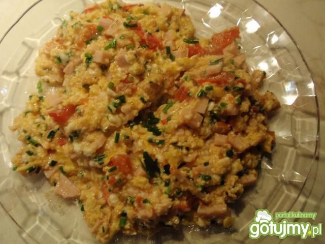 Jajecznica na szynce  i  pomidorach . Jajecznica na szynce  i  pomidorach .