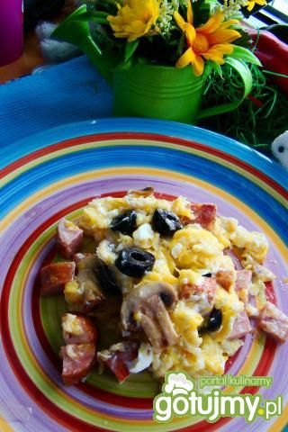 jajecznica sniadaniowa z pieczarkami 