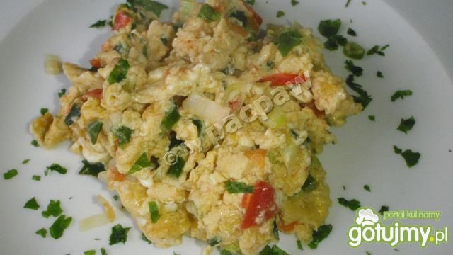 Jajecznica szalotkowa z pomidorem Jajecznica szalotkowa z pomidorem