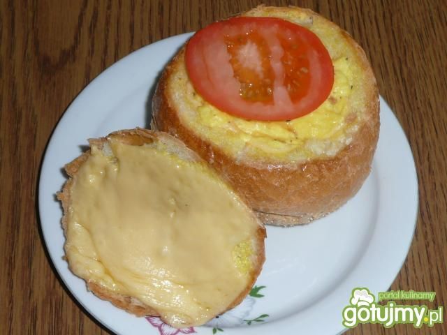 Jajecznica w bułce  Jajecznica w bułce