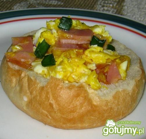 Jajecznica w chrupiącej bułeczce