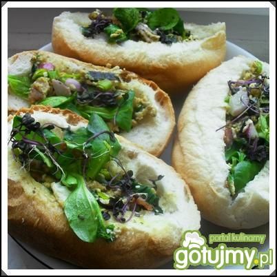 Jajecznica warzywna w bułce