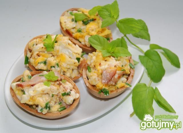 Jajecznica z bazylią  