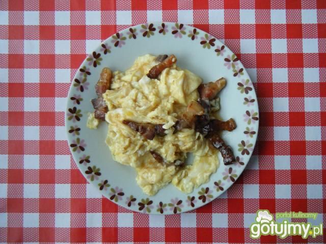 Jajecznica z bekonem 