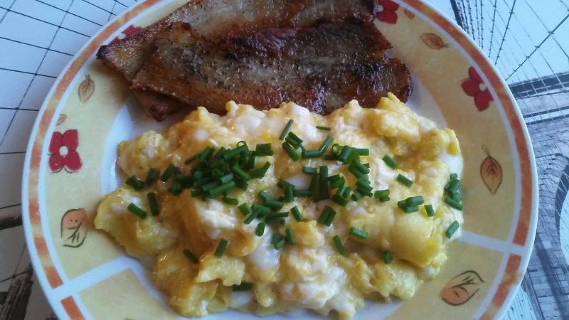 Jajecznica z boczkiem Jajecznica z boczkiem