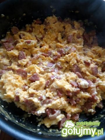 Jajecznica z boczkiem i kiełbaską