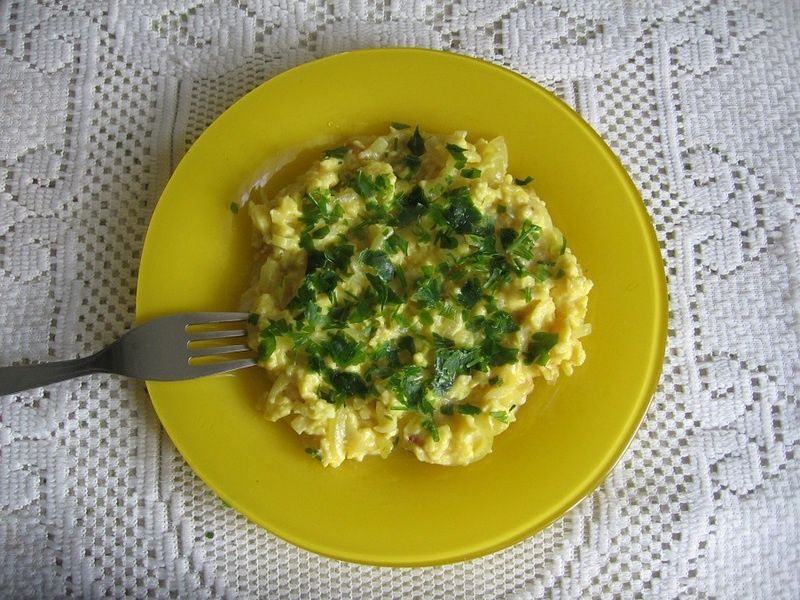 Jajecznica z cebulą