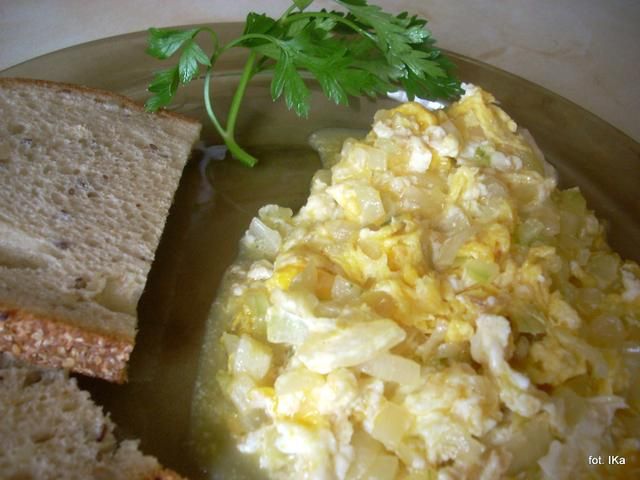 Jajecznica z cebulką 