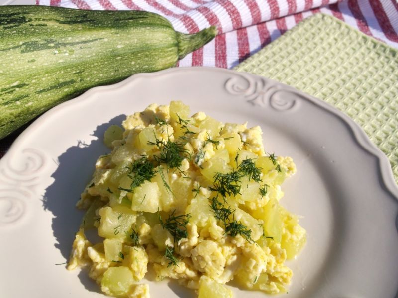 Jajecznica z cukinią Jajecznica z cukinią