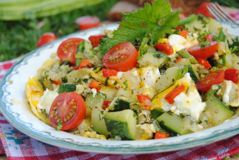 Jajecznica z cukinią  Jajecznica z cukinią