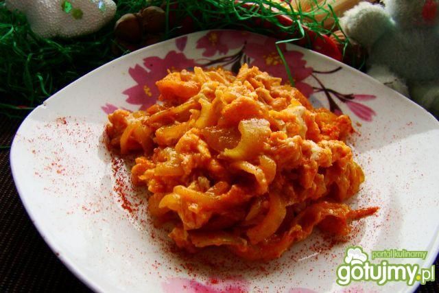 Jajecznica z czerwoną papryką Jajecznica z czerwoną papryką