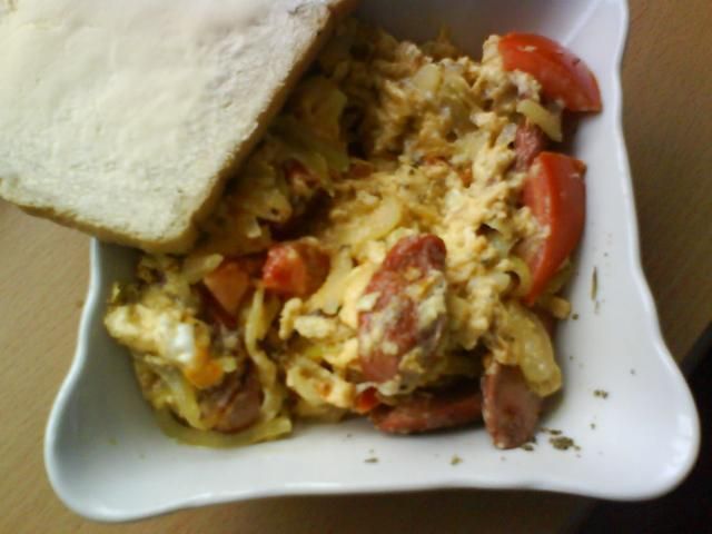 Jajecznica z dodatkami Jajecznica z dodatkami