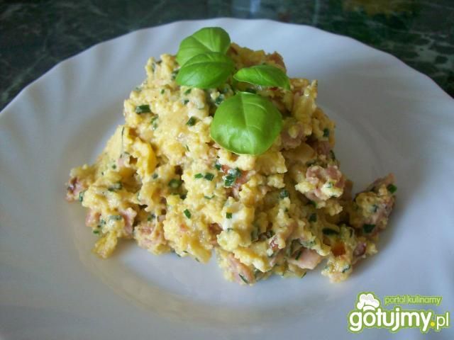 jajecznica z dodatkiem