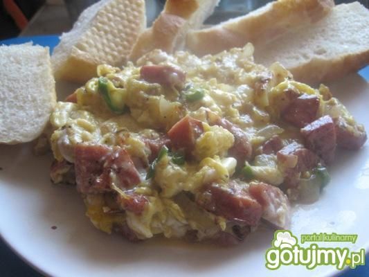 Jajecznica z dodatkiem zielonej papryki