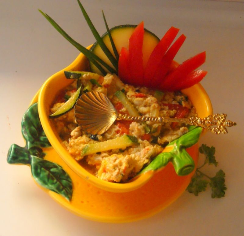 Jajecznica z duszoną cukinią