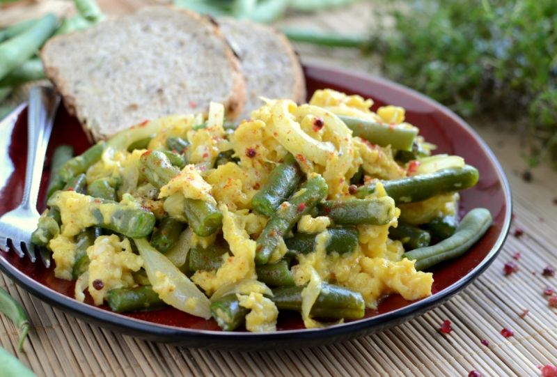 Jajecznica z fasolką szparagową