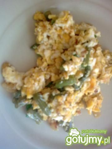 Jajecznica z fasolką szparagową