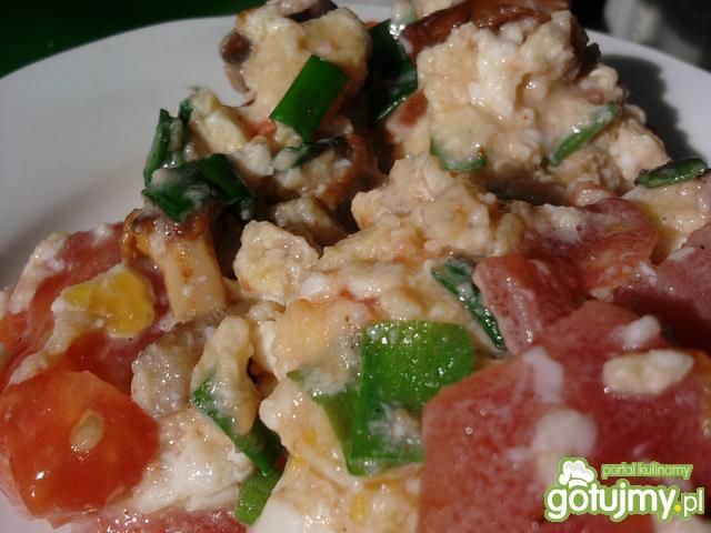 Jajecznica z grzybami leśnymi