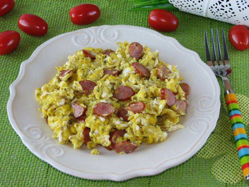 Jajecznica z kabanosem