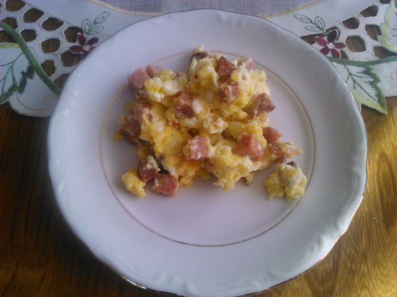 Jajecznica z kiełbasą  Jajecznica z kiełbasą