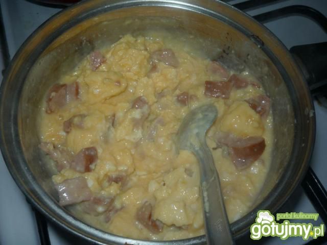 Jajecznica z kiełbasą toruńską