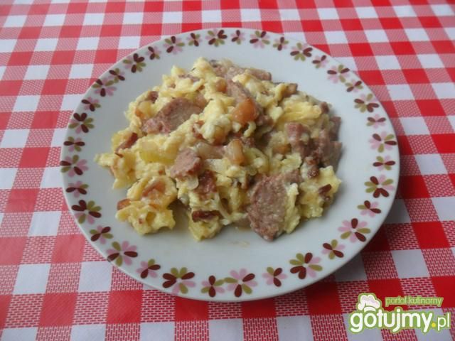 Jajecznica z kiełbasą wiejską 