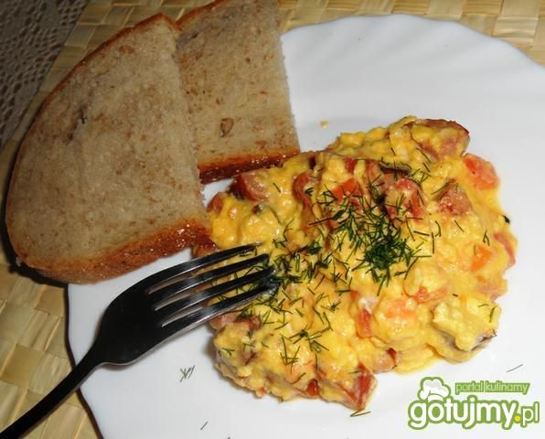 Jajecznica z kolorowych jajek